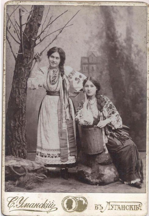 Дивіться, які вишиванки носили на Донбасі понад 100 років тому (фото)